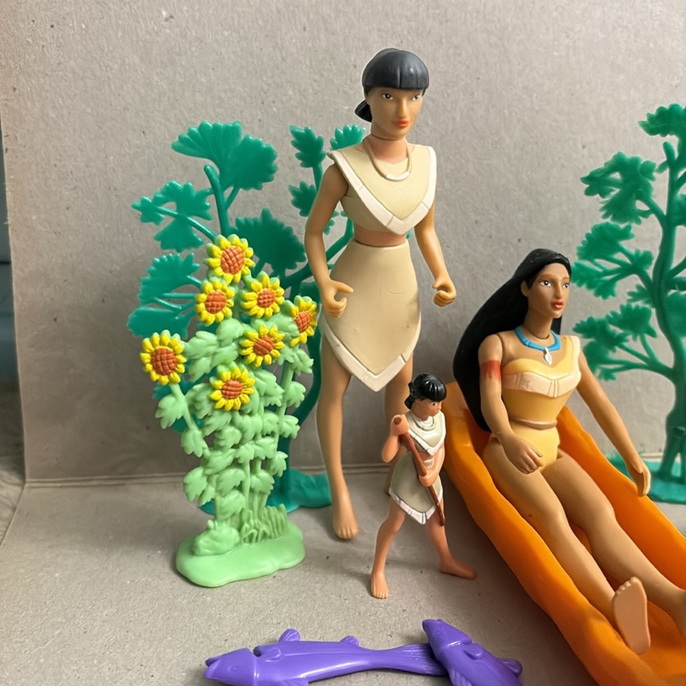90s Mattel Disney Pocahontas Action Figures Set and Skybox trading cards - Picture 3 of 5